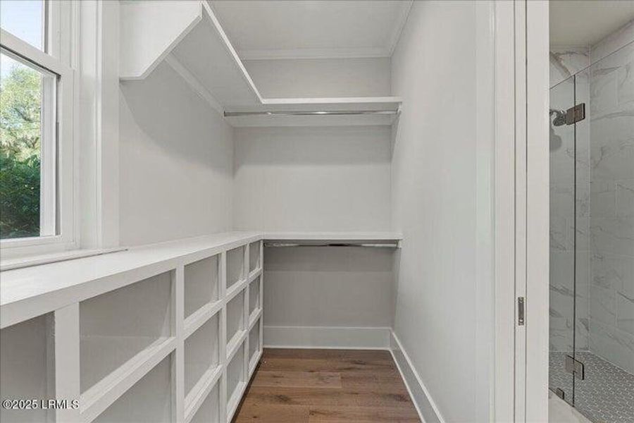 Spacious, unfurnished interior of a new home in , Beaufort (Image 15).