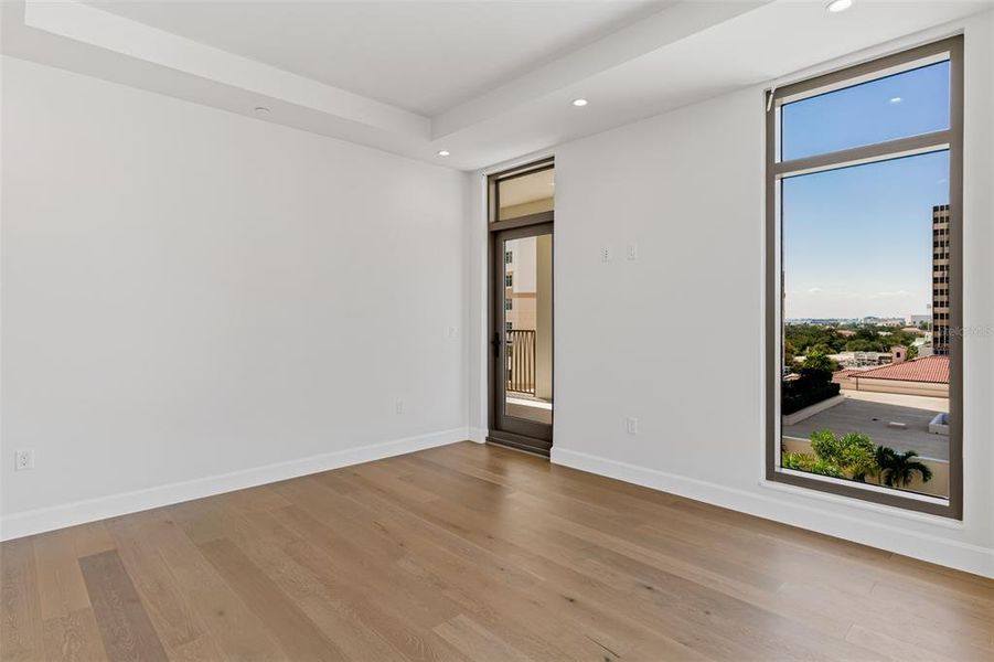 Spacious, unfurnished interior of a new home in , St. Petersburg (Image 22).