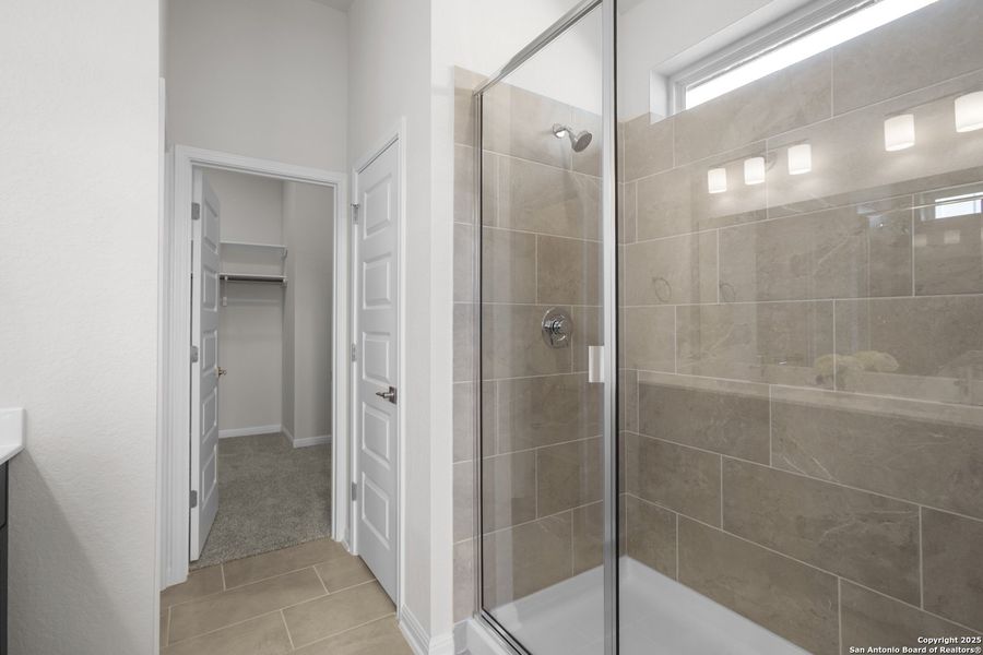 Furnished interior view inside a new home in Weltner Farms, New Braunfels (Image 10).