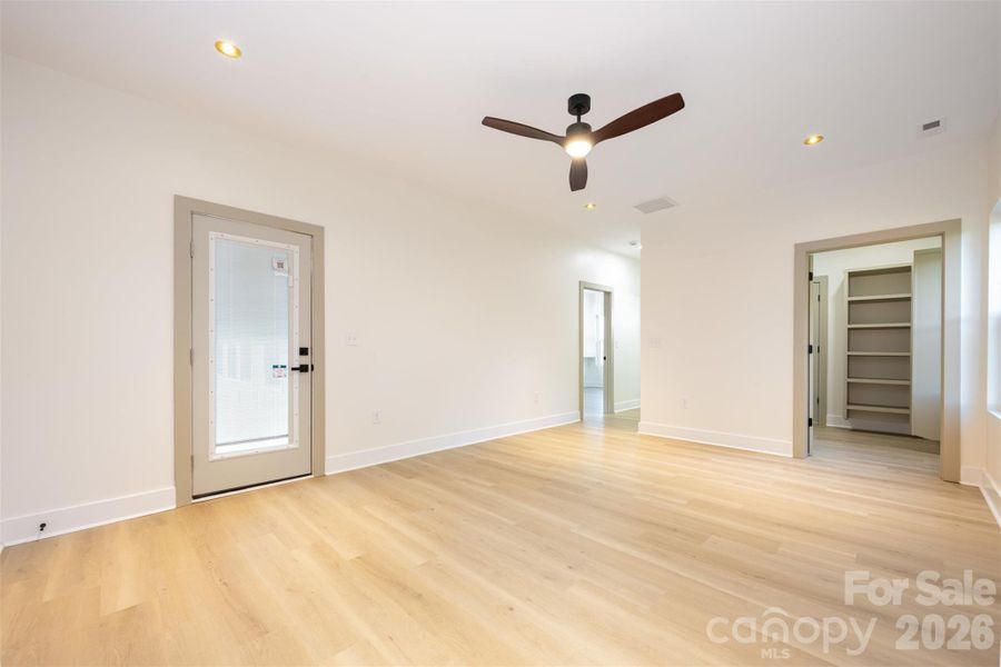 Spacious, unfurnished interior of a new home in , Shelby (Image 14).