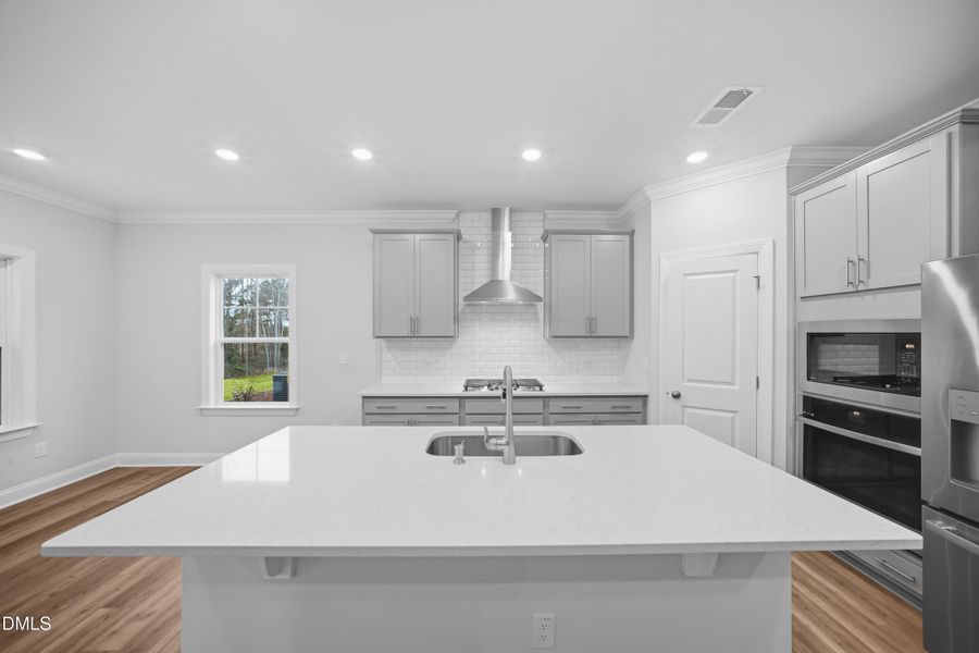 SUN_Everlee_Pic_TryonIII_QMI_217_Kitchen