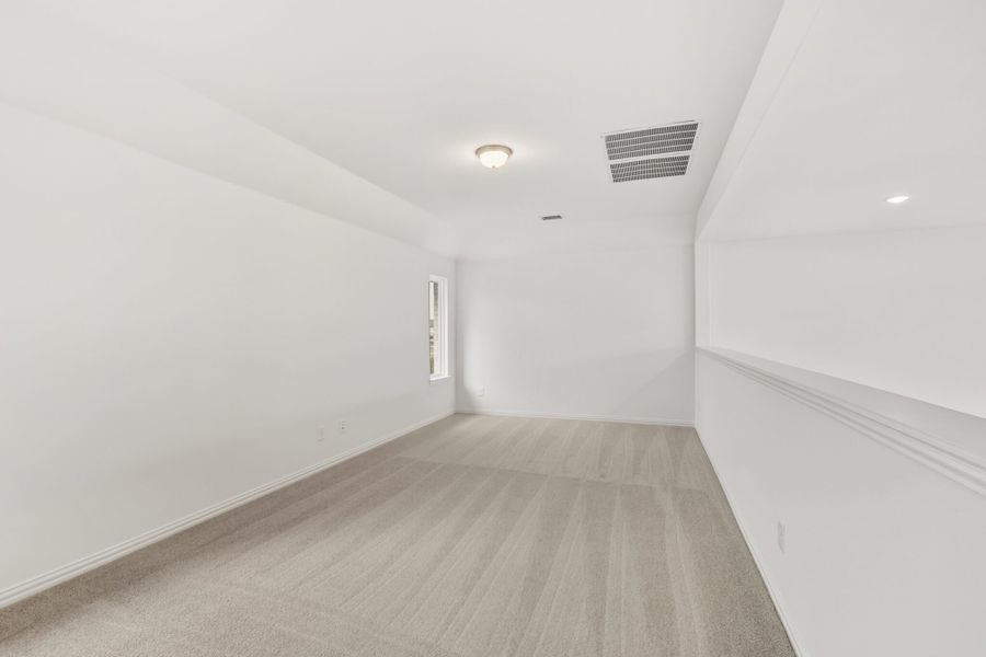 Spacious, unfurnished interior of a new home in Edgewater, Fate (Image 27).