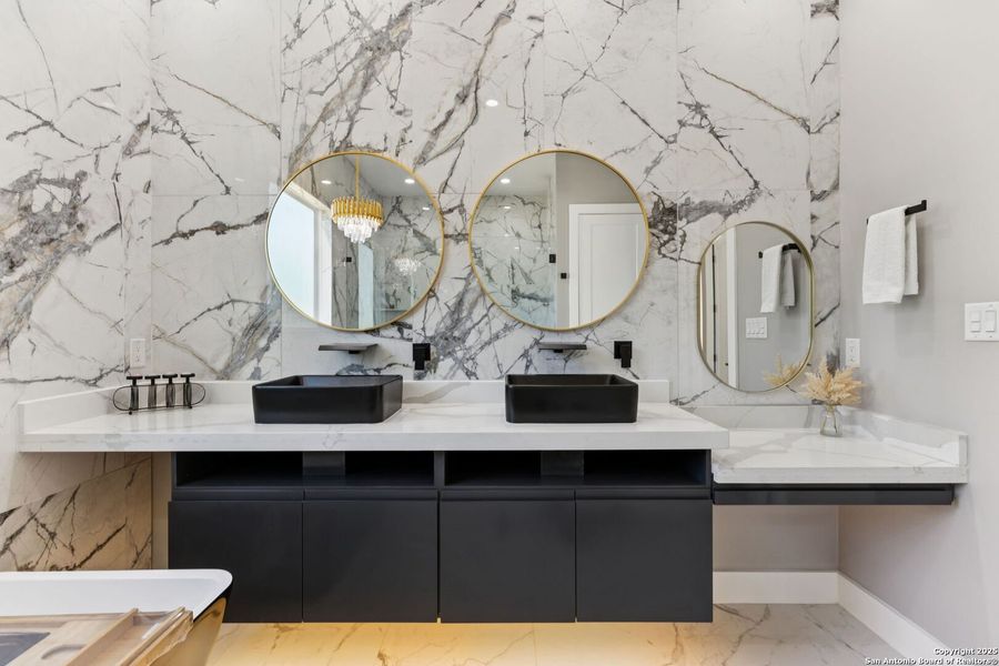 Furnished interior view inside a new home in , La Vernia (Image 5).