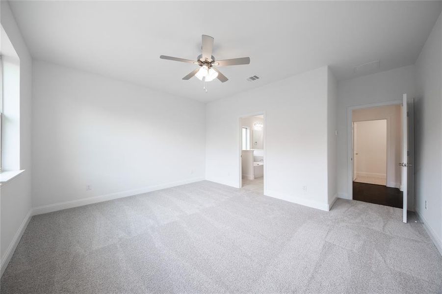 Spacious, unfurnished interior of a new home in Valencia on the Lake: Valencia 50s, Little Elm (Image 24). Spacious, unfurnished interior of a new home in Valencia on the Lake: Valencia 50s, Little Elm (Image 24).