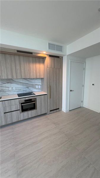 Spacious, unfurnished interior of a new home in , Miami (Image 12).