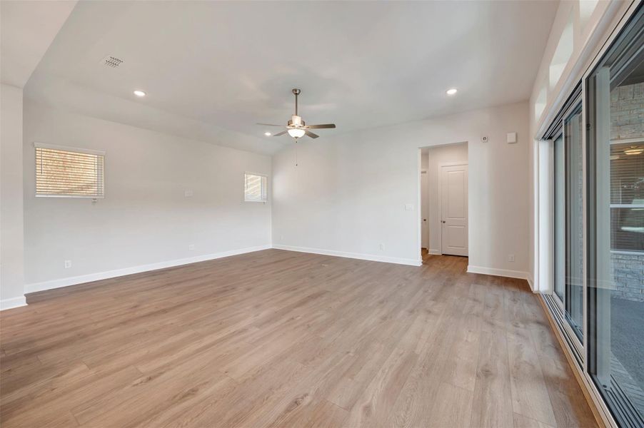 Spacious, unfurnished interior of a new home in Riceland - Enclave Row Collection, Mont Belvieu (Image 25).