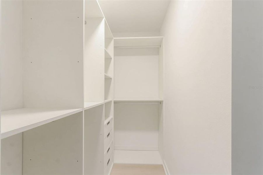Spacious, unfurnished interior of a new home in , Orlando (Image 13).