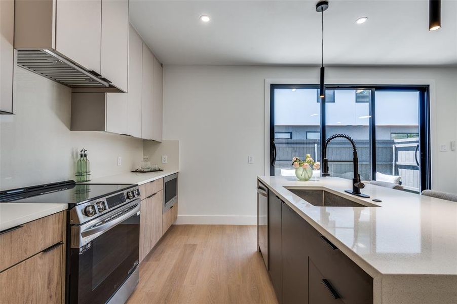 Furnished interior view inside a new home in , Dallas (Image 10).