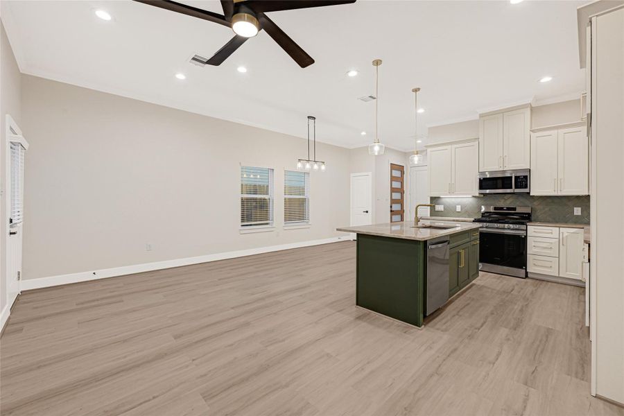 Oversized ceiling fan with remote