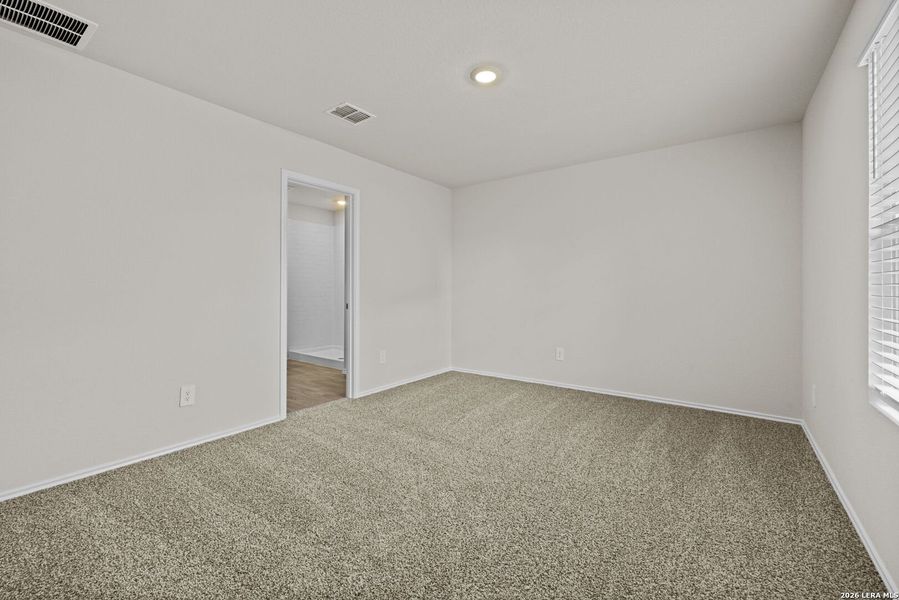 Spacious, unfurnished interior of a new home in Spring Valley, New Braunfels (Image 16).