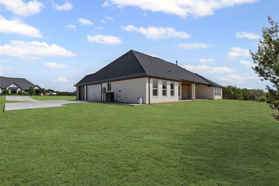 Exterior details of a home in Rolling Creek Ranch, Granbury (Image 14). Exterior details of a home in Rolling Creek Ranch, Granbury (Image 14).