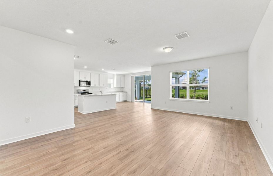 Spacious, unfurnished interior of a new home in Twisted Oaks, Wildwood (Image 19).
