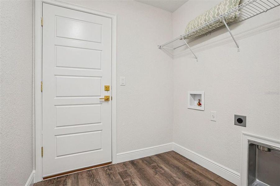 Spacious, unfurnished interior of a new home in , Citrus Springs (Image 24).