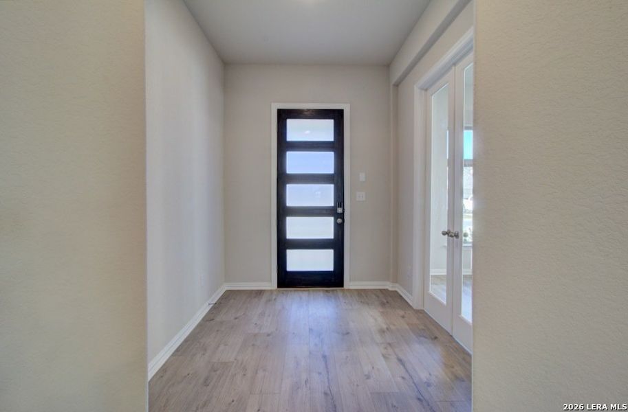 Spacious, unfurnished interior of a new home in Meyer Ranch – Premier, New Braunfels (Image 22).