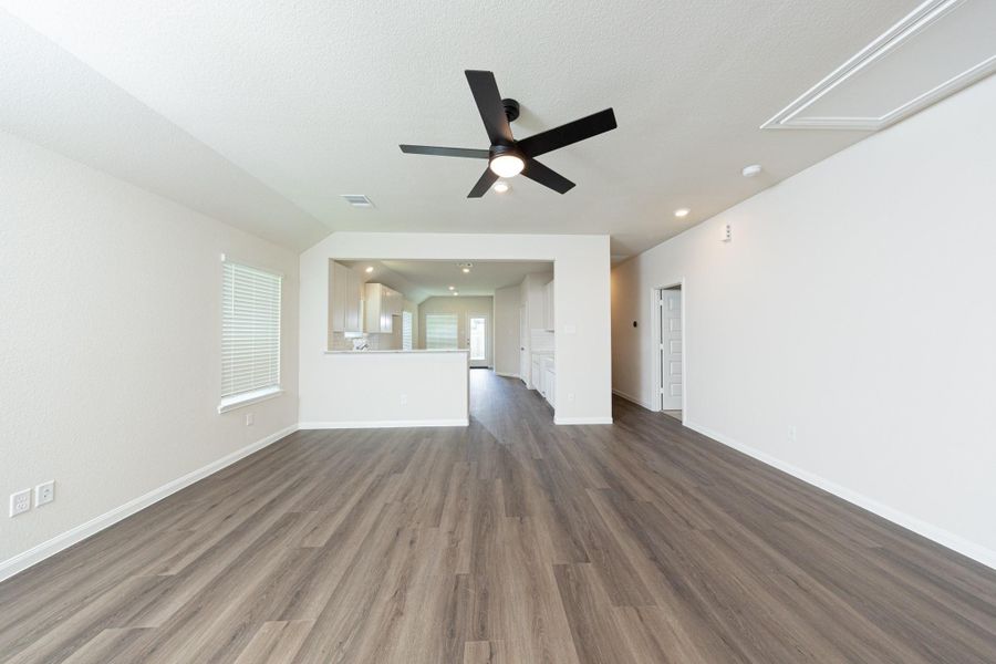 Spacious, unfurnished interior of a new home in Townsend Reserve, Splendora (Image 19).