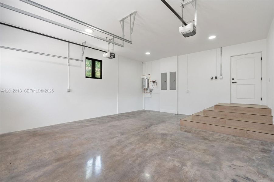 Spacious, unfurnished interior of a new home in , Coral Gables (Image 27). Spacious, unfurnished interior of a new home in , Coral Gables (Image 27).