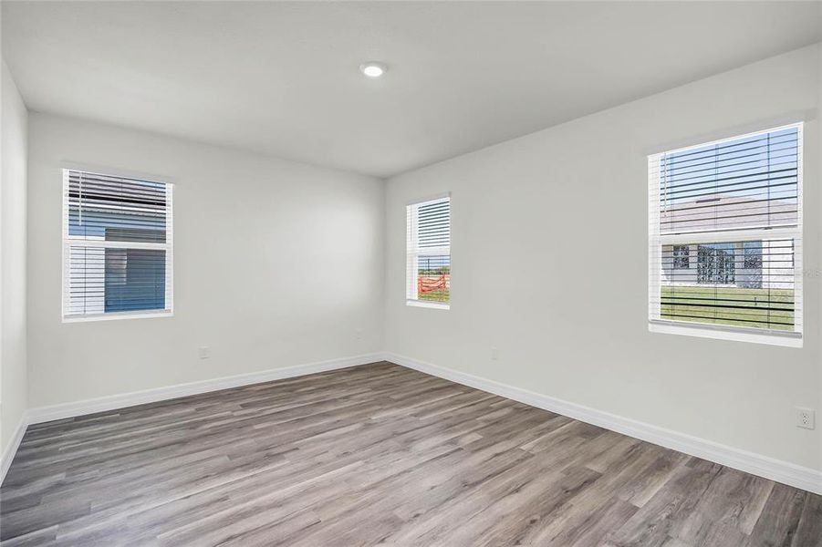 Spacious, unfurnished interior of a new home in , Winter Haven (Image 18).
