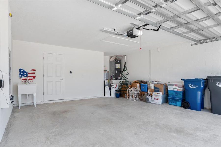 Spacious, unfurnished interior of a new home in Aviary at Rutland Ranch, Parrish (Image 25).