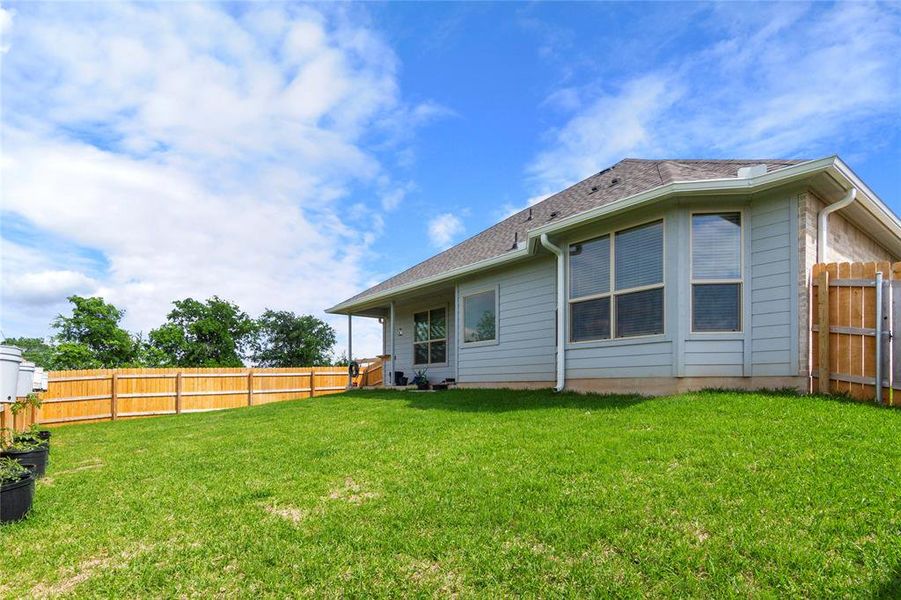 Exterior details and patio area of a home in Saddle Creek, Waco (Image 21).