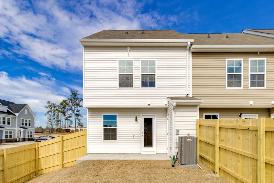 Exterior details and patio area of a home in Astoria, Columbia (Image 20).