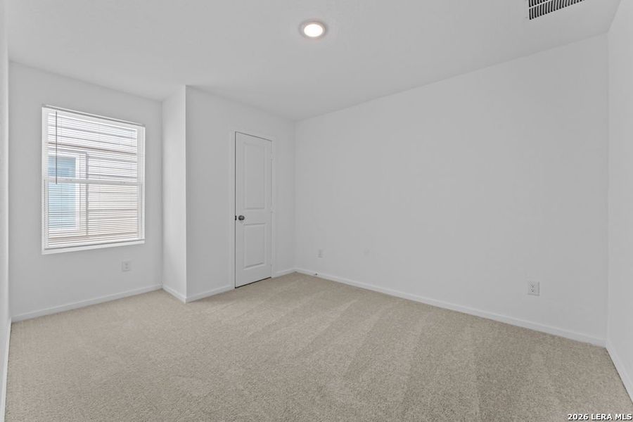 Spacious, unfurnished interior of a new home in Espada, San Antonio (Image 13).