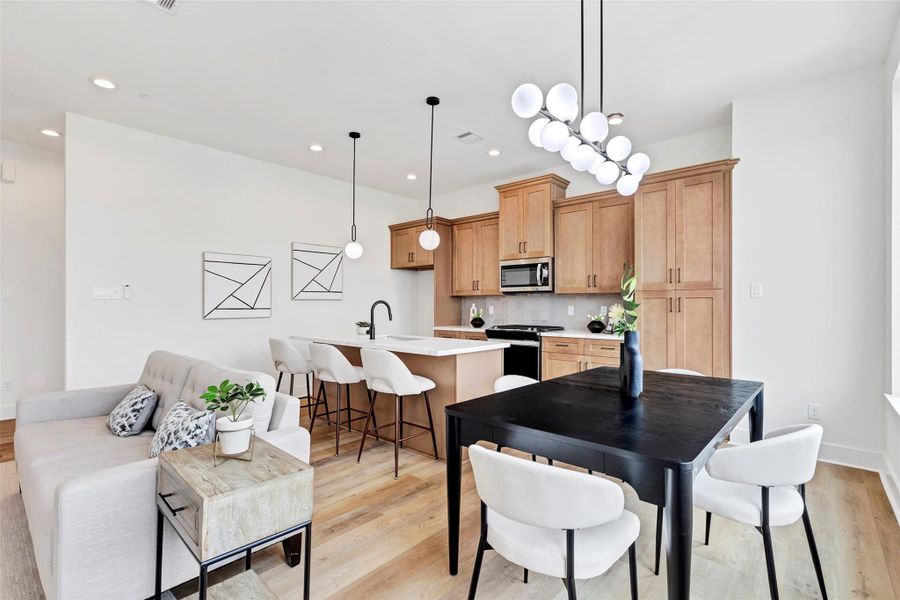 Charming dining area, conveniently located next to the kitchen. Charming dining area, conveniently located next to the kitchen.