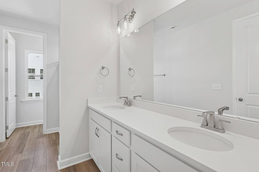 Mews 61_Primary Bathroom 1_6.3.25_webrea