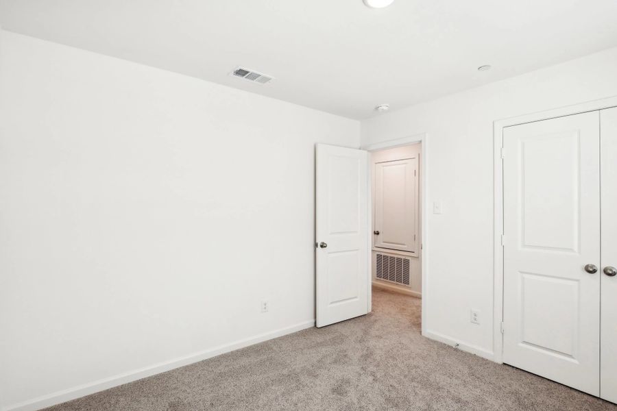 Representative unfurnished interior of a home built from the Glory by Starlight Homes in Broadmoor Village, Cedar Hill (Image 19).