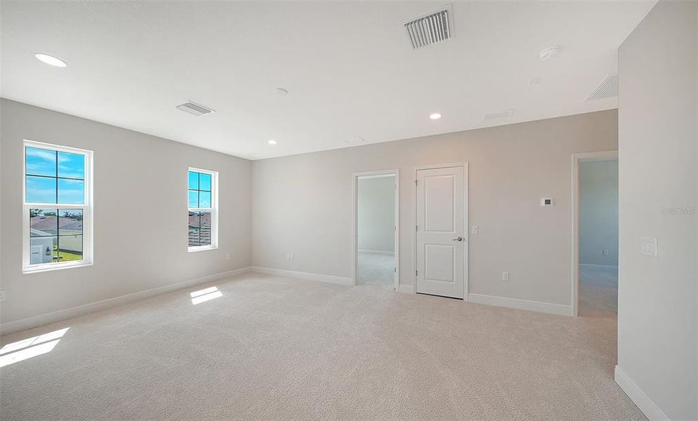 Spacious, unfurnished interior of a new home in Canoe Creek, Parrish (Image 44).