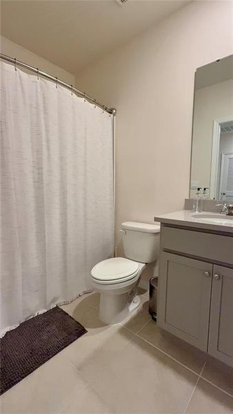 Furnished interior view inside a new home in , Davenport (Image 16).