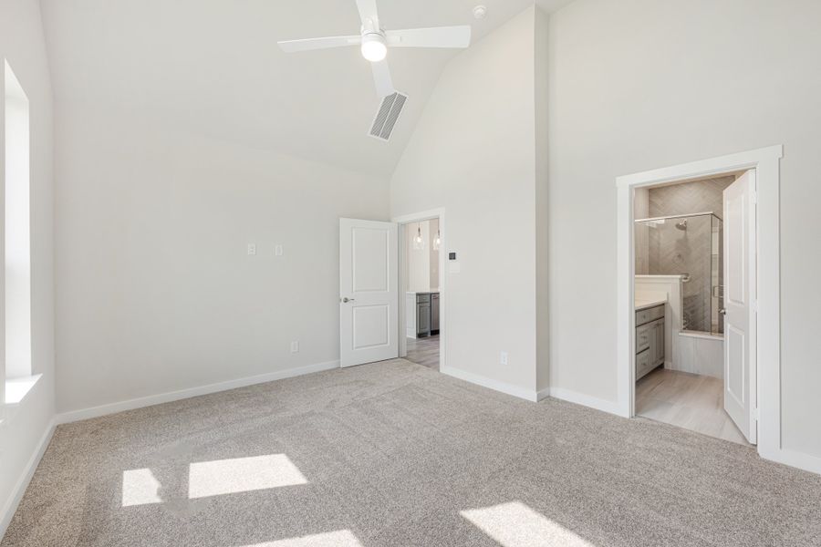 Spacious, unfurnished interior of a new home in Cottonwood Creek, Rowlett (Image 44).