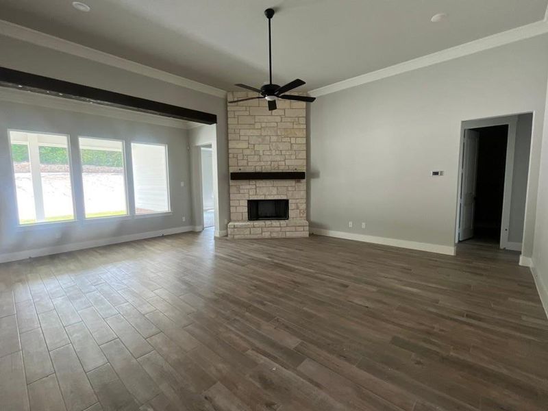 Spacious, unfurnished interior of a new home in Eagle Ridge Estates, Weatherford (Image 8).