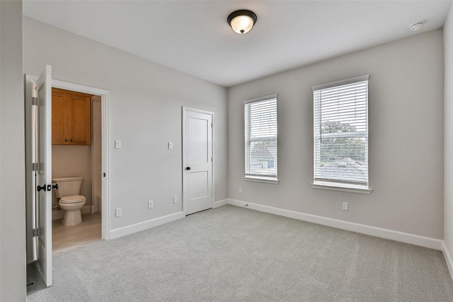 Spacious, unfurnished interior of a new home in Pearland Old Townsite, Pearland (Image 29).