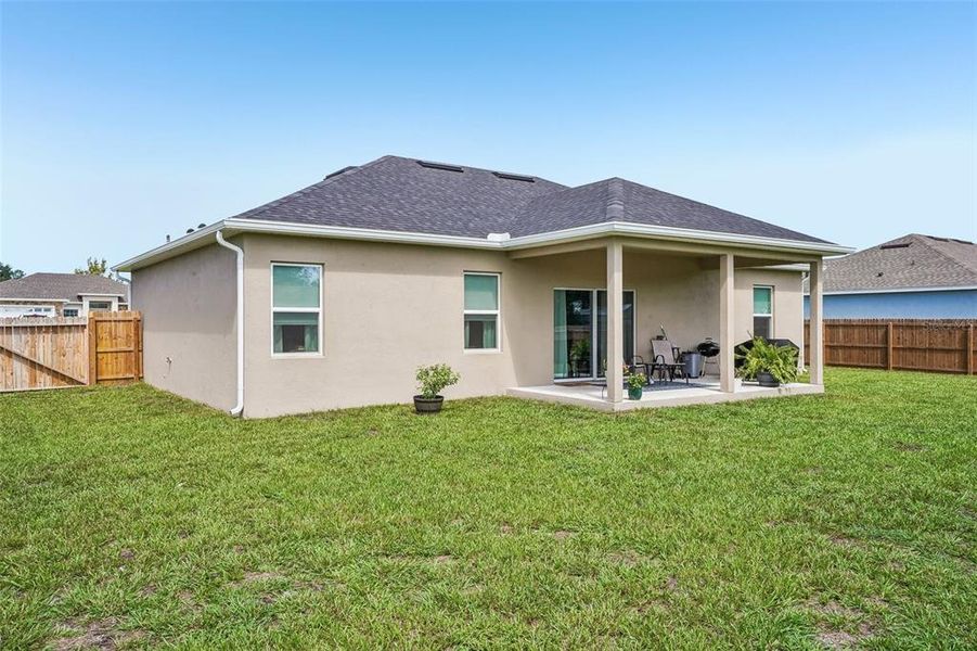Exterior details and patio area of a home in , Umatilla (Image 4).