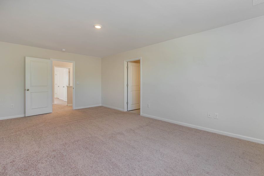 Representative unfurnished interior of a home built from the HAYDEN by D.R. Horton in Island Green, Myrtle Beach (Image 15).