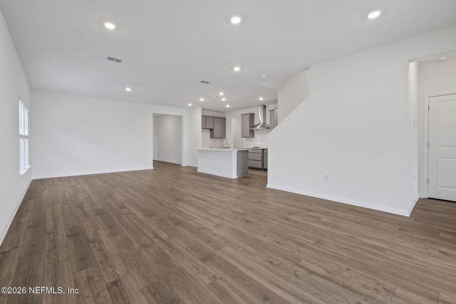 Spacious, unfurnished interior of a new home in Amberly, Green Cove Springs (Image 21).