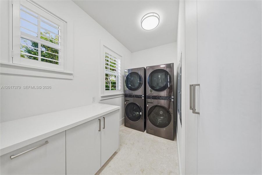 Furnished interior view inside a new home in , Islamorada, Village of Islands (Image 57).