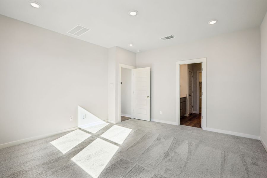 A room with white walls and a rug. A room with white walls and a rug.