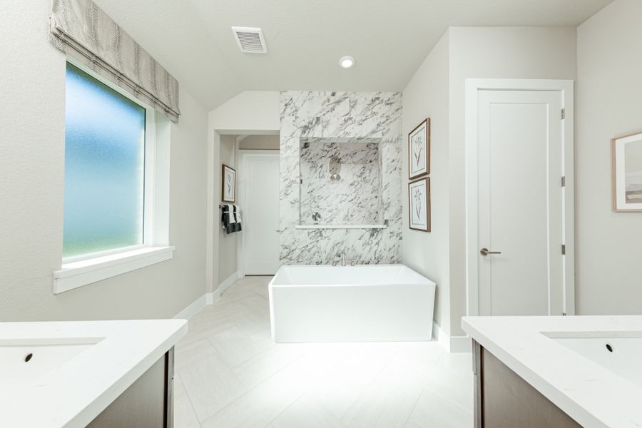 Representative furnished interior of a home built from the Mckinney by Beazer Homes in Ellwood, Iowa Colony (Image 10).