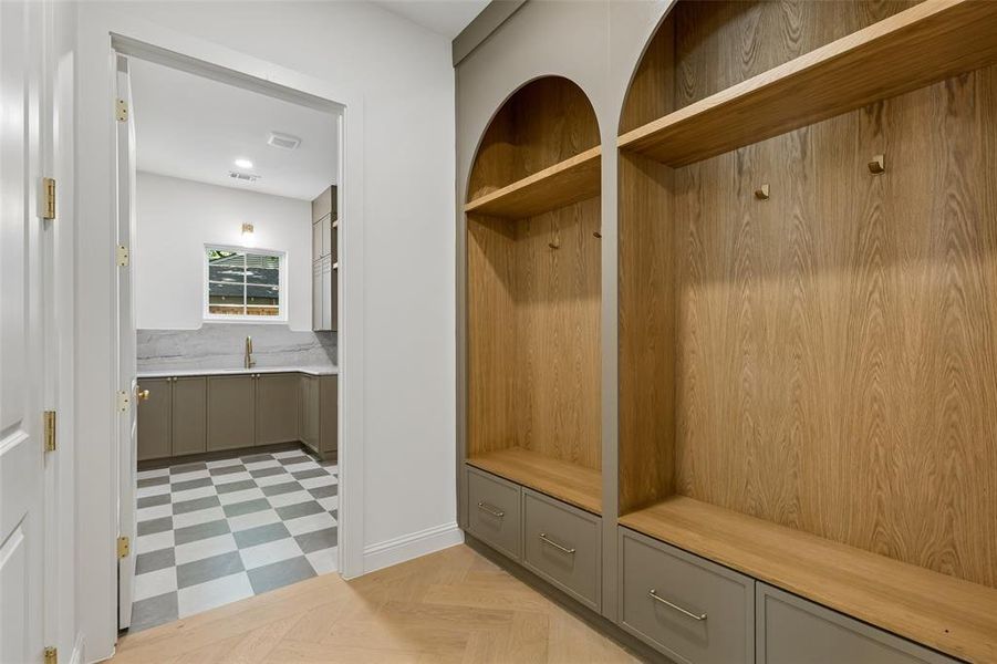 Furnished interior view inside a new home in , Dallas (Image 10).