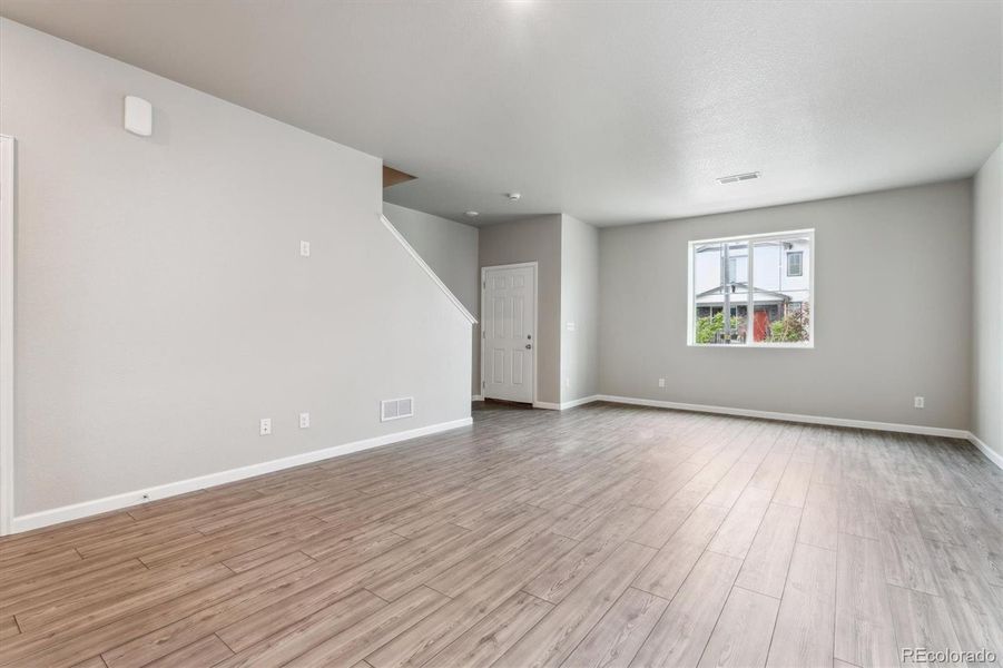 Spacious, unfurnished interior of a new home in Pintail Commons at Johnstown Village, Johnstown (Image 9).