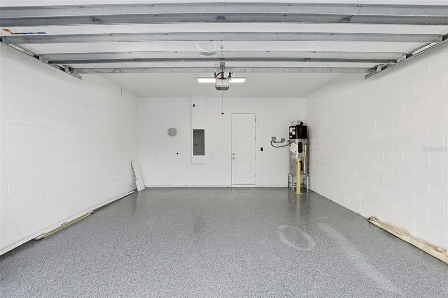 Spacious, unfurnished interior of a new home in , Orlando (Image 23).