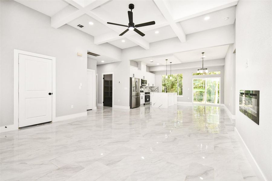 Spacious, unfurnished interior of a new home in , Willis (Image 25).