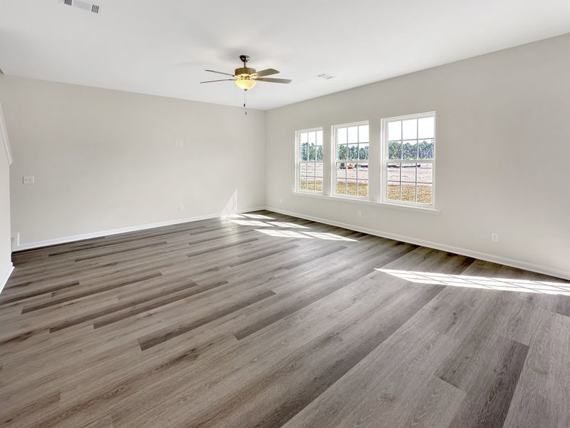 Spacious, unfurnished interior of a new home in Grand Reserve, Hinesville (Image 15).
