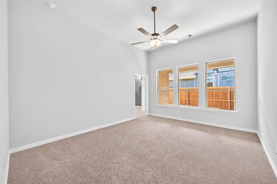 Spacious, unfurnished interior of a new home in Tarrytown, Crowley (Image 31).