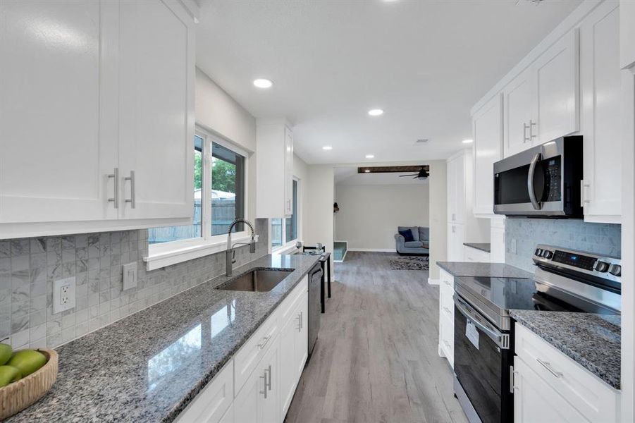 Furnished interior view inside a new home in , Waxahachie (Image 8).