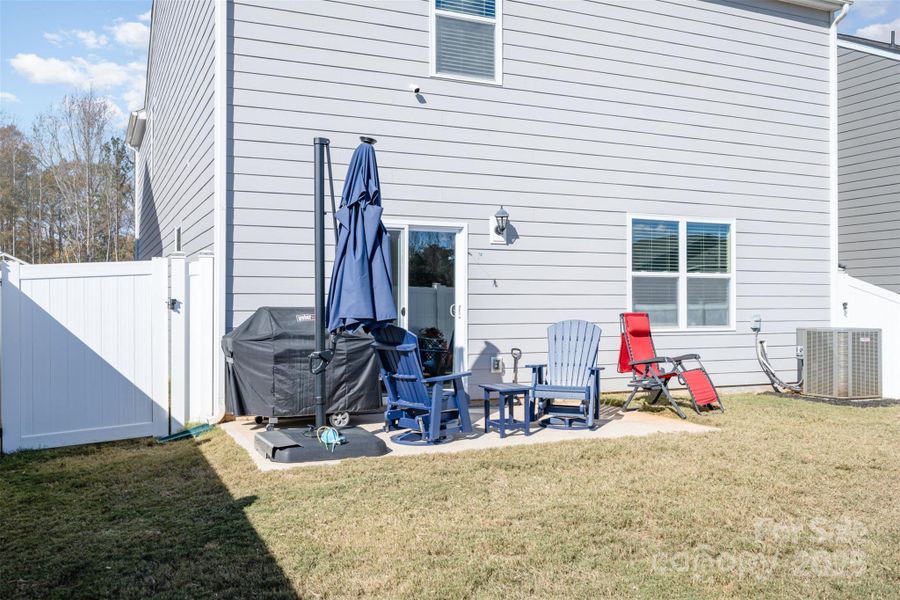Exterior details and patio area of a home in Fergus Crossing, York (Image 4).