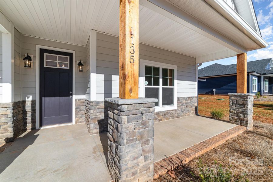 Stove veneer accents and square columns