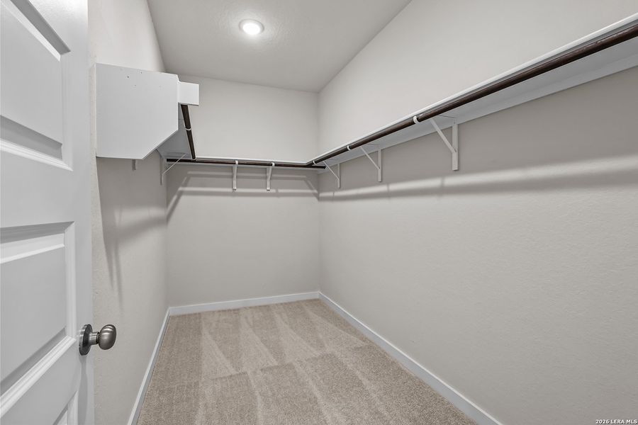 Spacious, unfurnished interior of a new home in Hiddenbrooke, Seguin (Image 32).