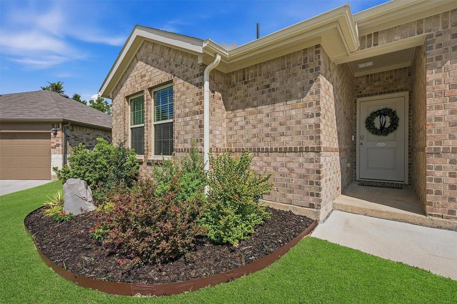 Exterior details and patio area of a home in Three Oaks, Sherman (Image 26).